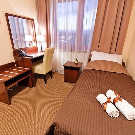 Wiatraczna Hotel Warsaw Ngoại thất bức ảnh