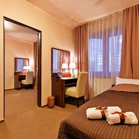 Wiatraczna Hotel Warsaw Ngoại thất bức ảnh