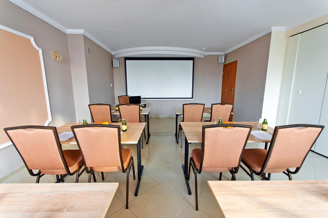 Wiatraczna Hotel Warsaw Ngoại thất bức ảnh